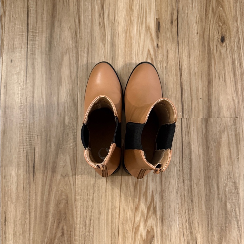 Tan Ankle Boots with Black Elastic